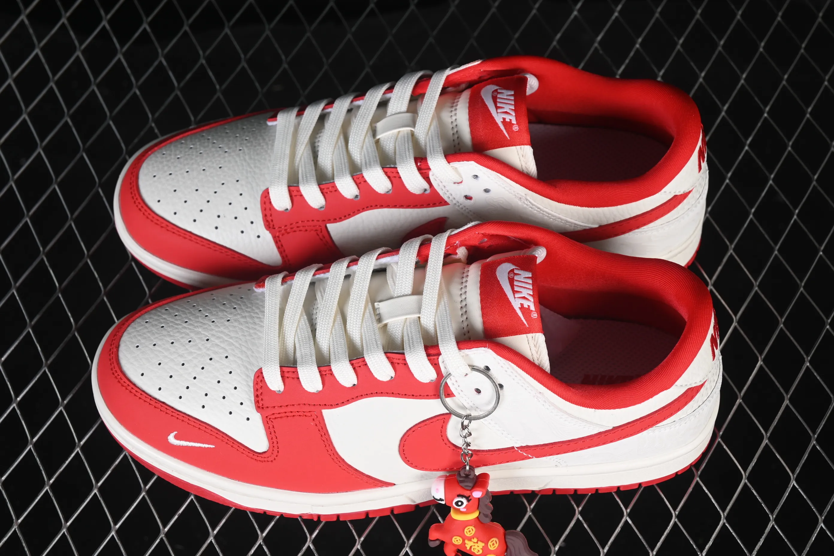 All categories Nk SB Dunk Series Nk SB Dunk Low High-end customized low-top sneakers Nike SB Dunk Low Limited to the Year of the Horse High-end customized low-top casual sneakers NH0601-490